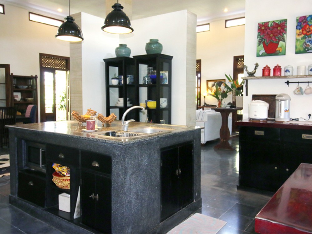 Canggu/Tumbak Bayuh - Gorgeous colonial inspired villa