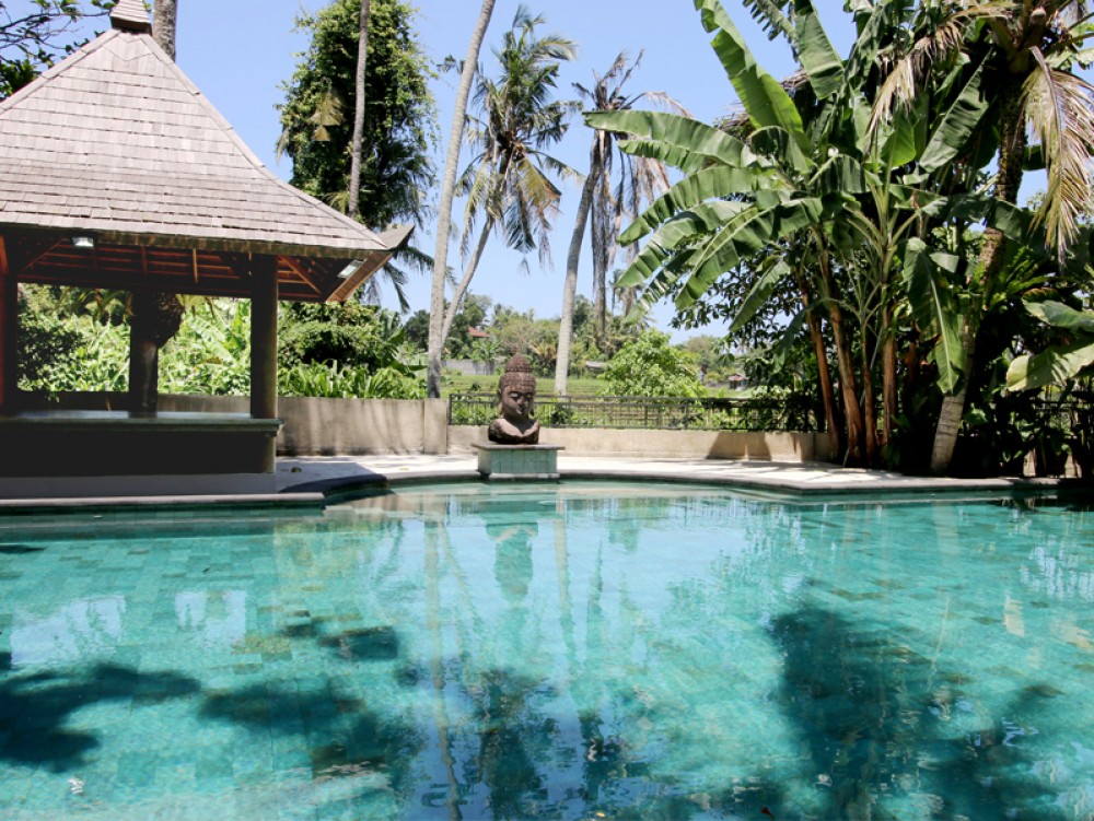 Canggu/Tumbak Bayuh - Villa bergaya kolonial yang indah