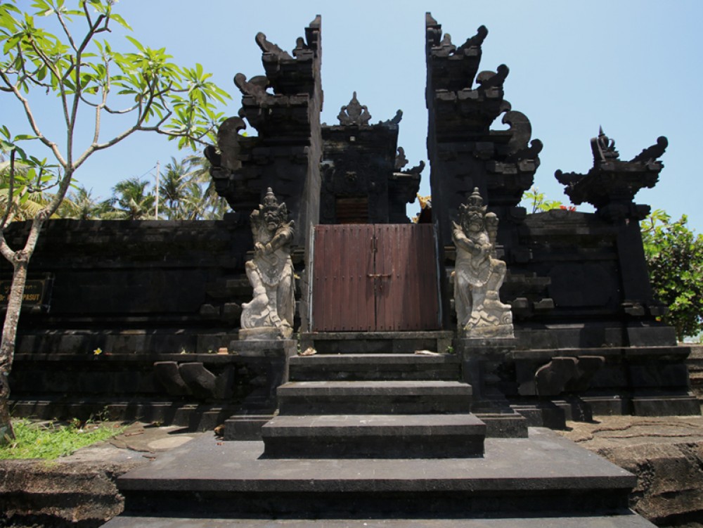 Tanah depan pantai yang indah dan murah