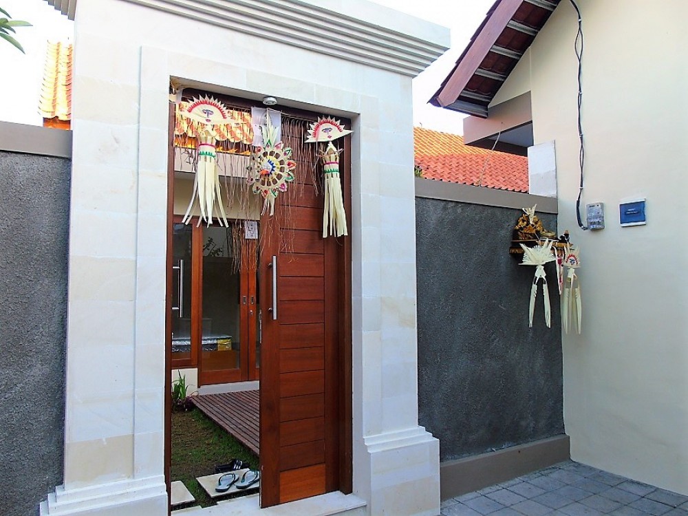 Vila indah terbuka dengan dua kamar tidur di daerah Berawa (tersedia 5 Januari 2021)