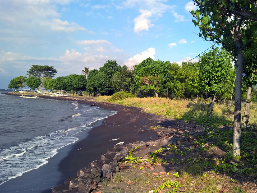 Penawaran terbaik tanah depan pantai hak milik