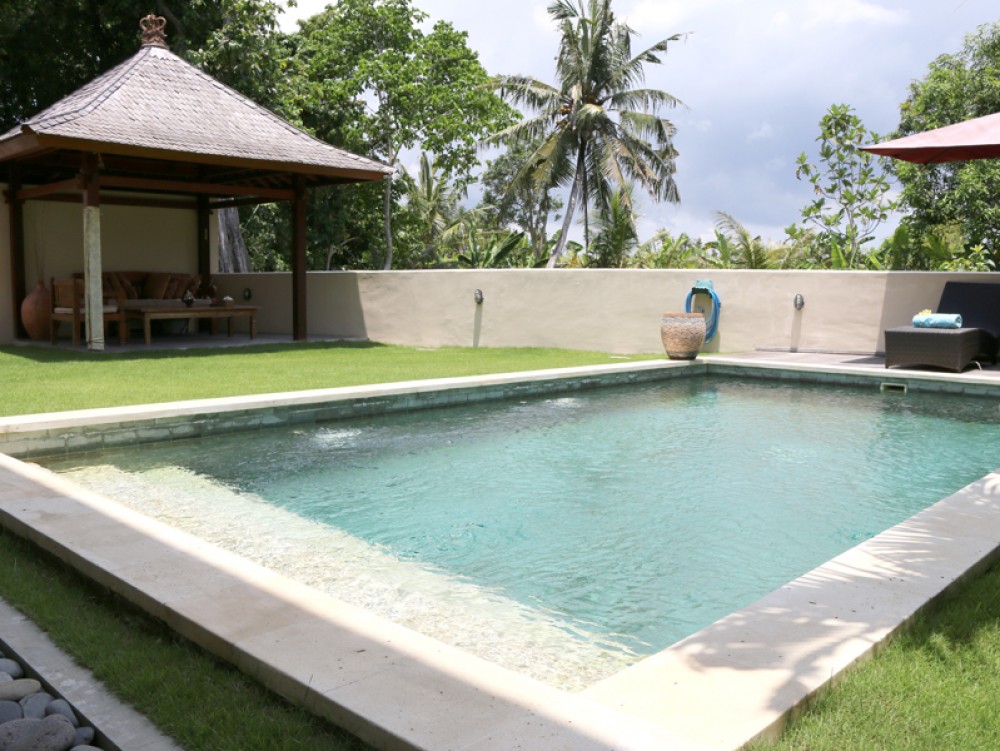 Villa moderne et tranquille de trois chambres à coucher