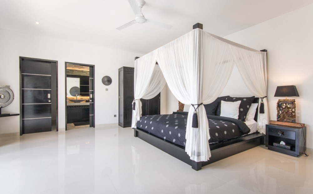 Brand new amazing Four Bedrooms Villa for sale in Legian