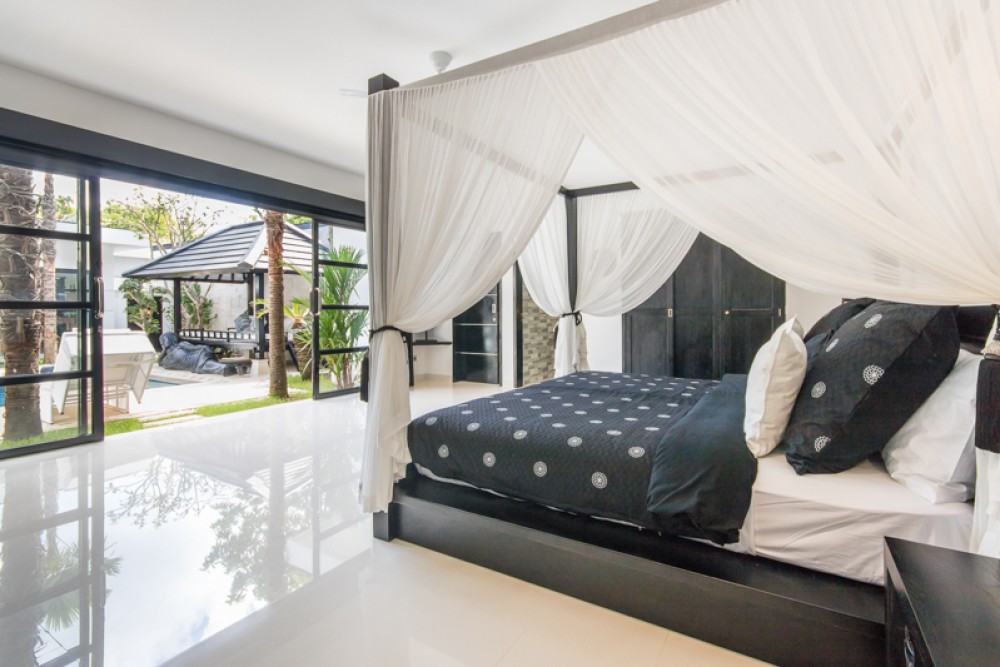 Amazing Four Bedrooms Villa dijual di Legian