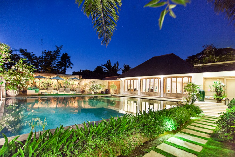 Luxueuse villa de vacances de 6 chambres avec terrain spacieux à vendre à Prime Location de Petitenget