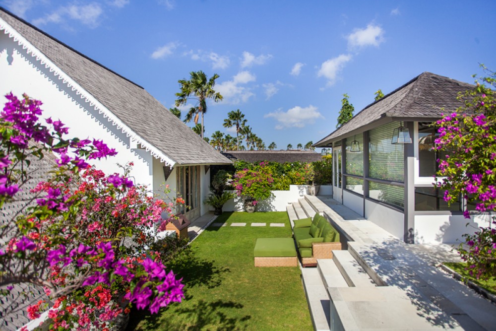 Luxueuse villa de vacances de 6 chambres avec terrain spacieux à vendre à Prime Location de Petitenget