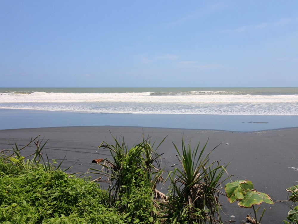 Tanah dengan pemandangan laut yang sempurna dan murah