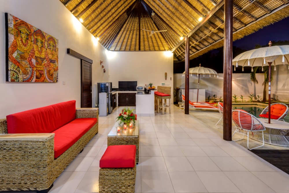 Cukup bergaya Bali Villa Dijual di Ungasan