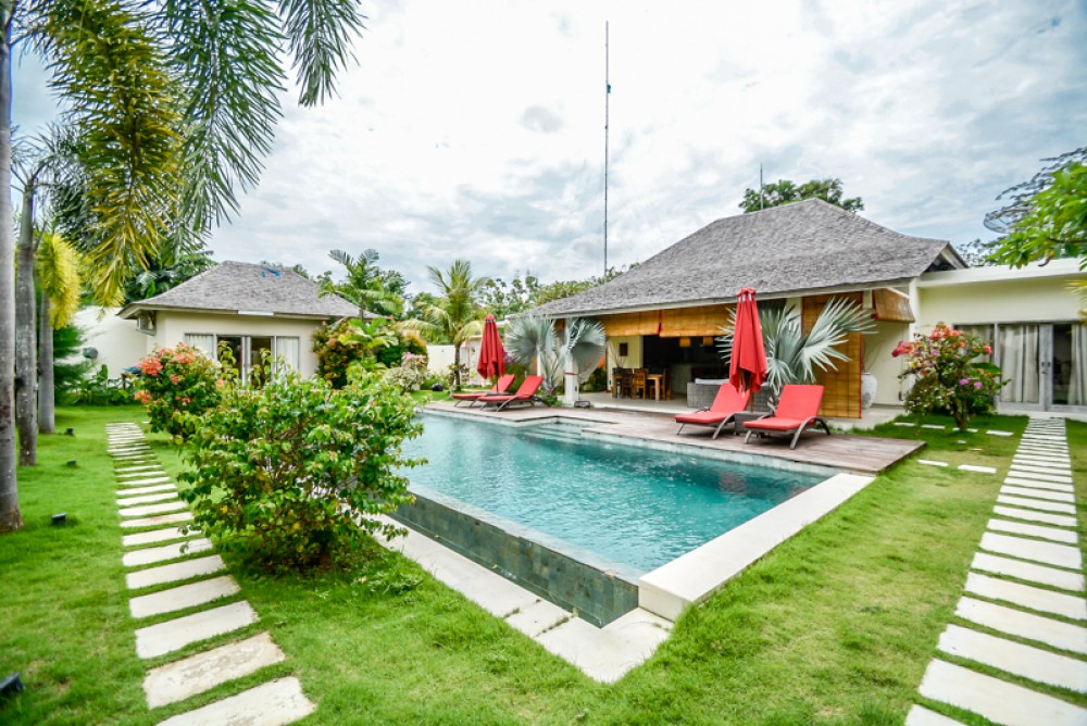 Charmantes villas tropicales de trois chambres à vendre à Bukit