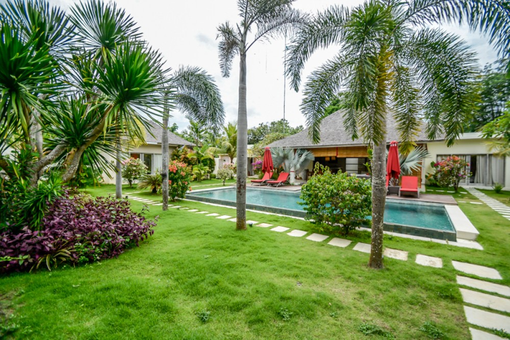 Charming Tropical Three Bedrooms villa dijual di Bukit