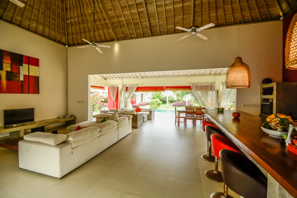 Charming Tropical Three Bedrooms villa dijual di Bukit