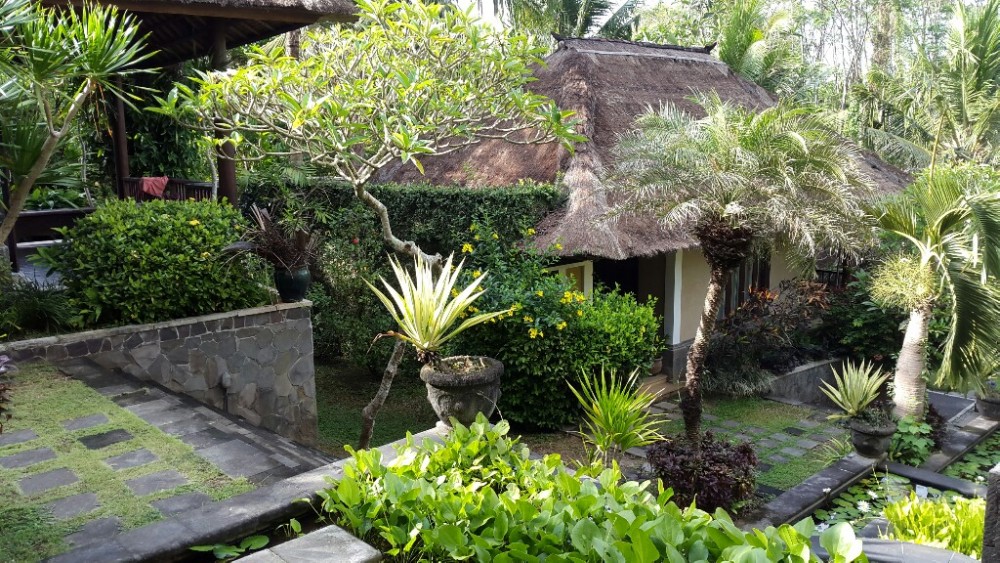 GAYA TRADISIONAL VILLA DI SUKAWATI