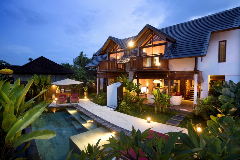 Luxurious Five Bedrooms Freehold Villa for Sale in Canggu