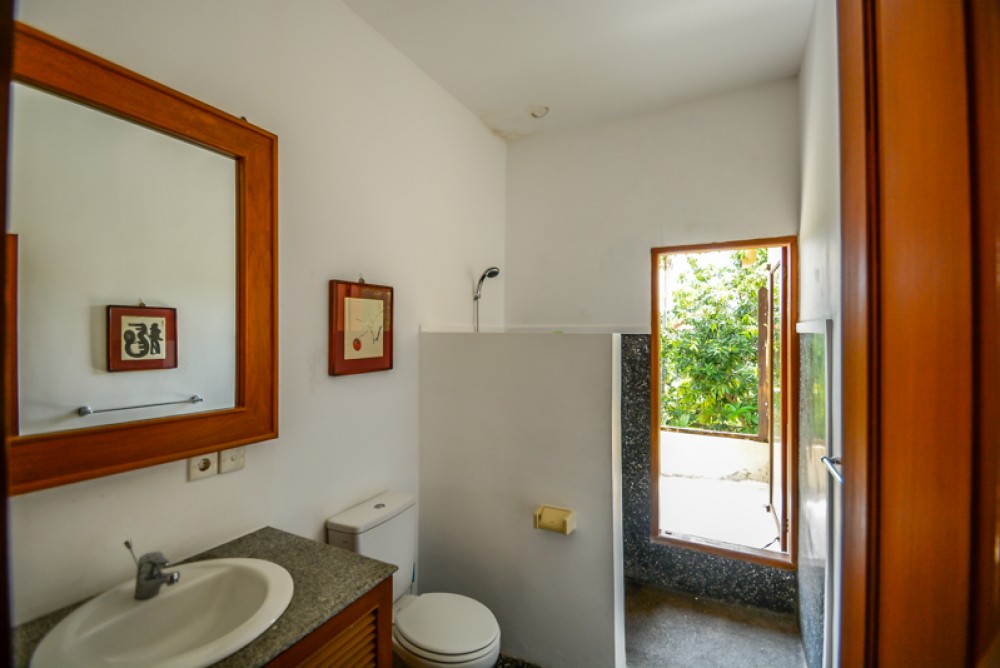 Meilleure Villa 4 Chambres à Vendre à Batu Belig