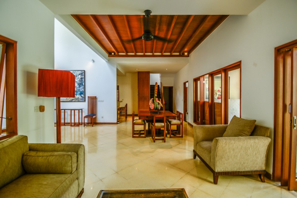 Best Four Bedrooms Villa for Sale in Batu Belig