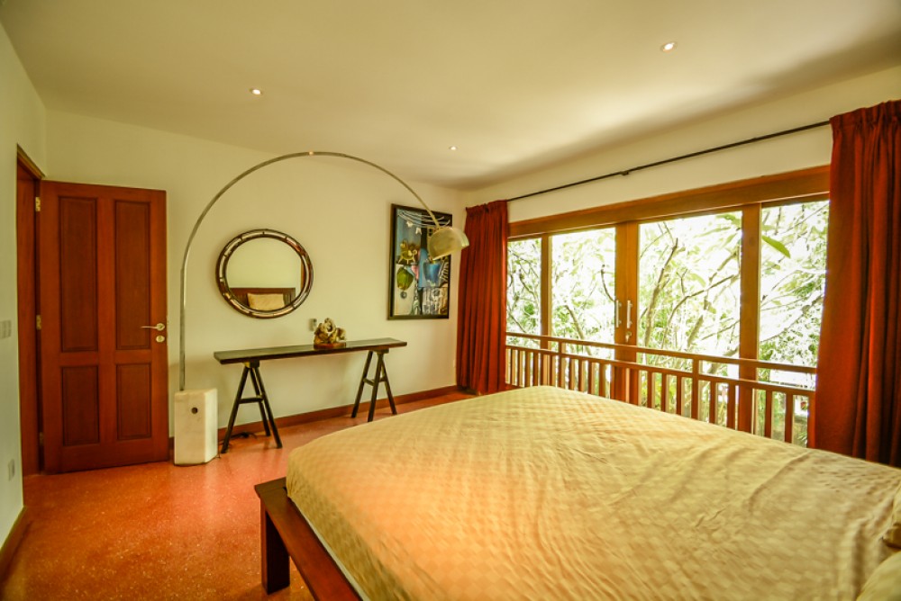 Villa 4 Kamar Tidur Terbaik Dijual di Batu Belig