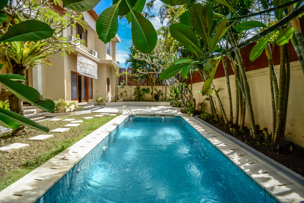 Meilleure Villa 4 Chambres à Vendre à Batu Belig