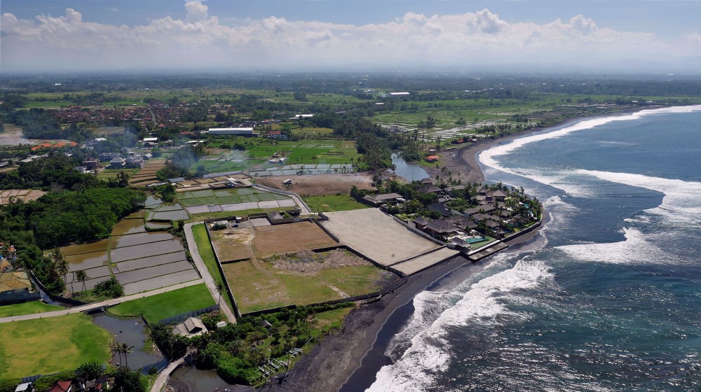 Luxurious Five Bedrooms Freehold Villa for Sale in Canggu