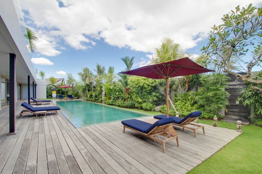 Luxurious Five Bedrooms Freehold Villa for Sale in Canggu