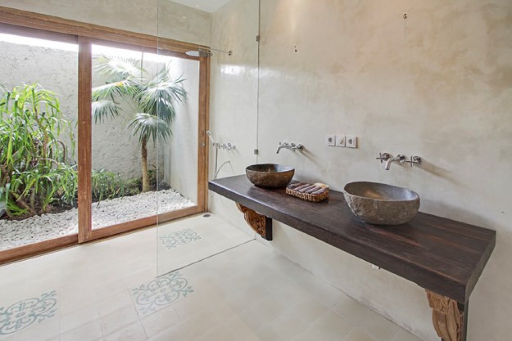 Luxurious Five Bedrooms Freehold Villa for Sale in Canggu