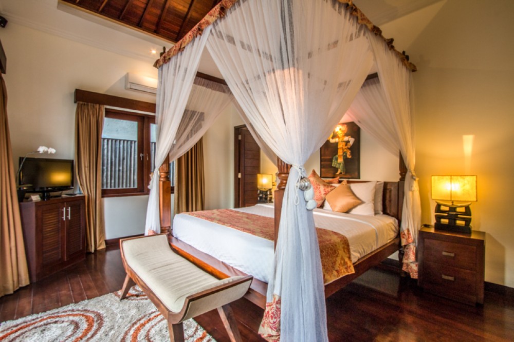 Villa Indah Tiga Tempat Tidur Kompleks Dijual di Seminyak