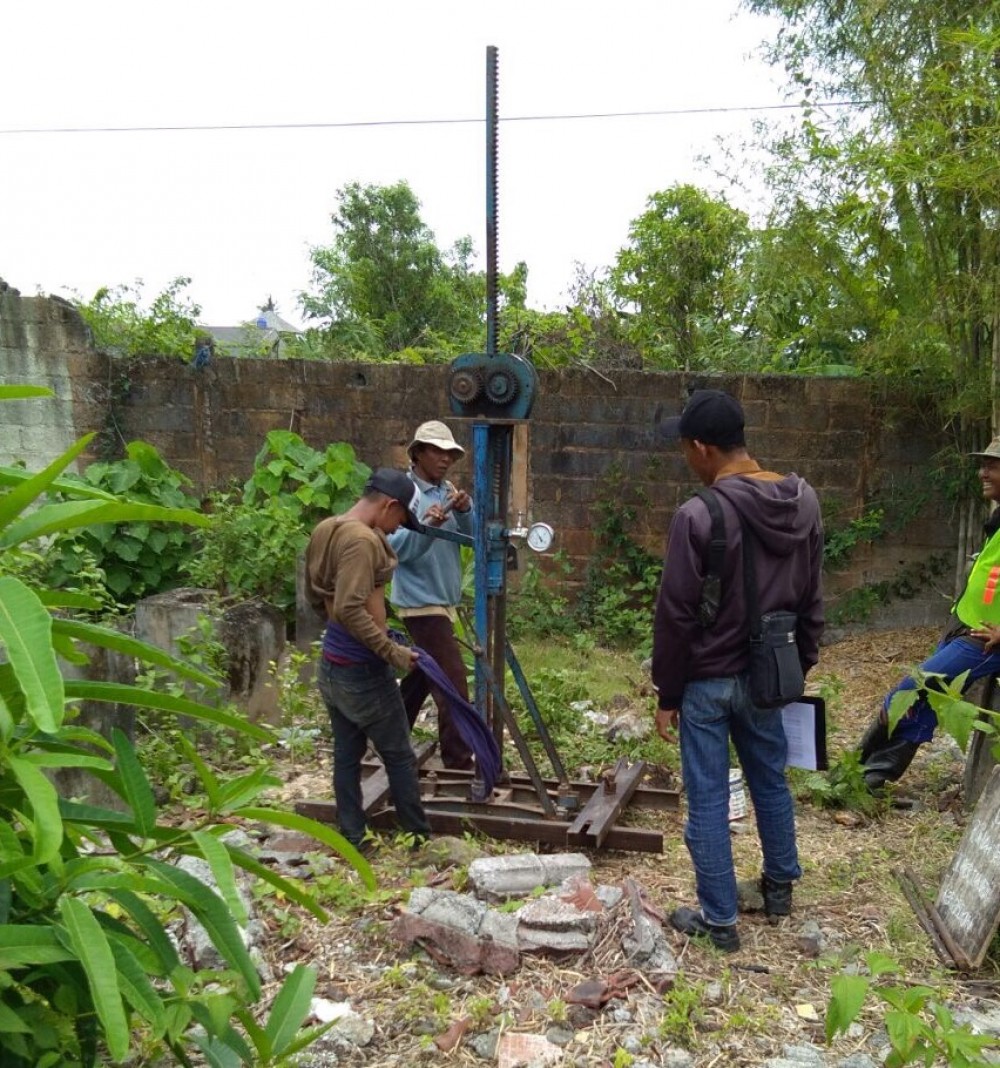 Lahan besar dengan proyek dan IMB untuk disewakan