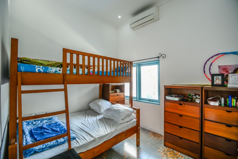 Villa Tiga Kamar Tidur Terbaik Dijual di Kerobokan