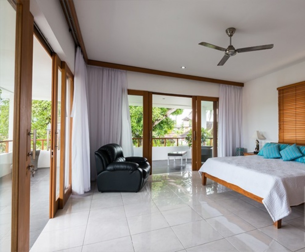 3 Kamar Tidur Beachside Modern Tropical Leasehold Real Estate Dijual di Sanur