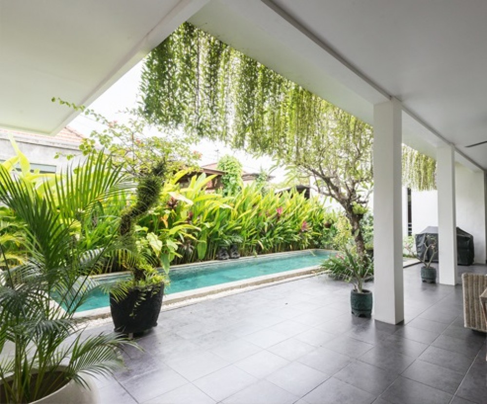 3 Kamar Tidur Beachside Modern Tropical Leasehold Real Estate Dijual di Sanur