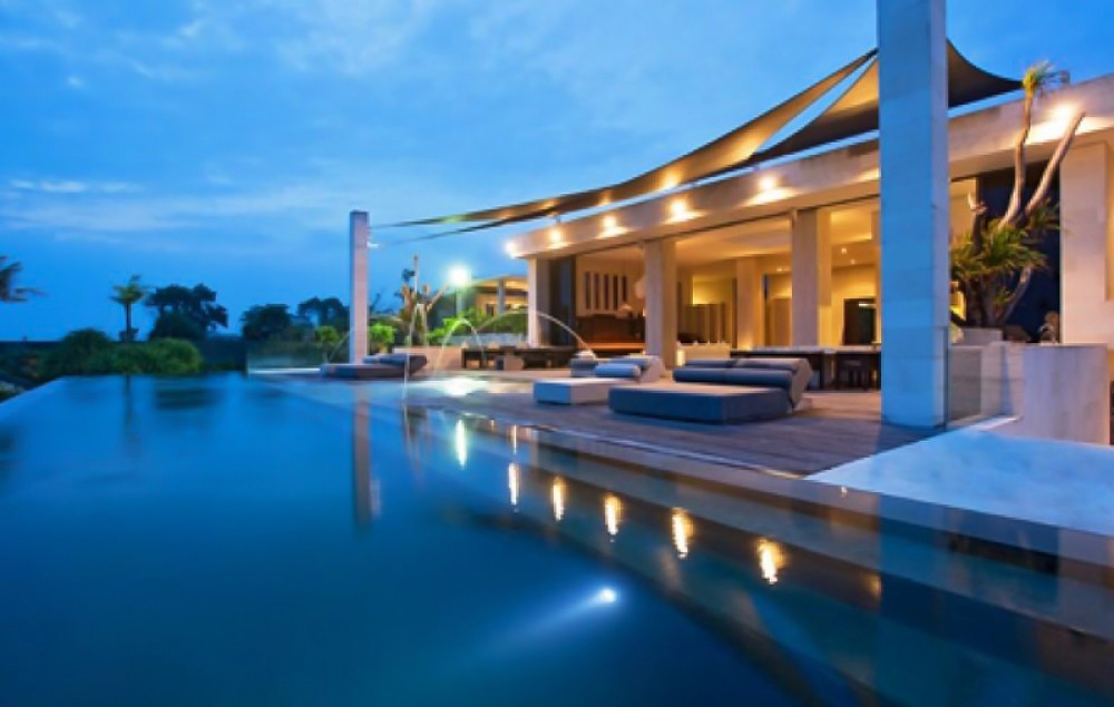 Luxury Freehold Beachfront Villa dijual di Berawa