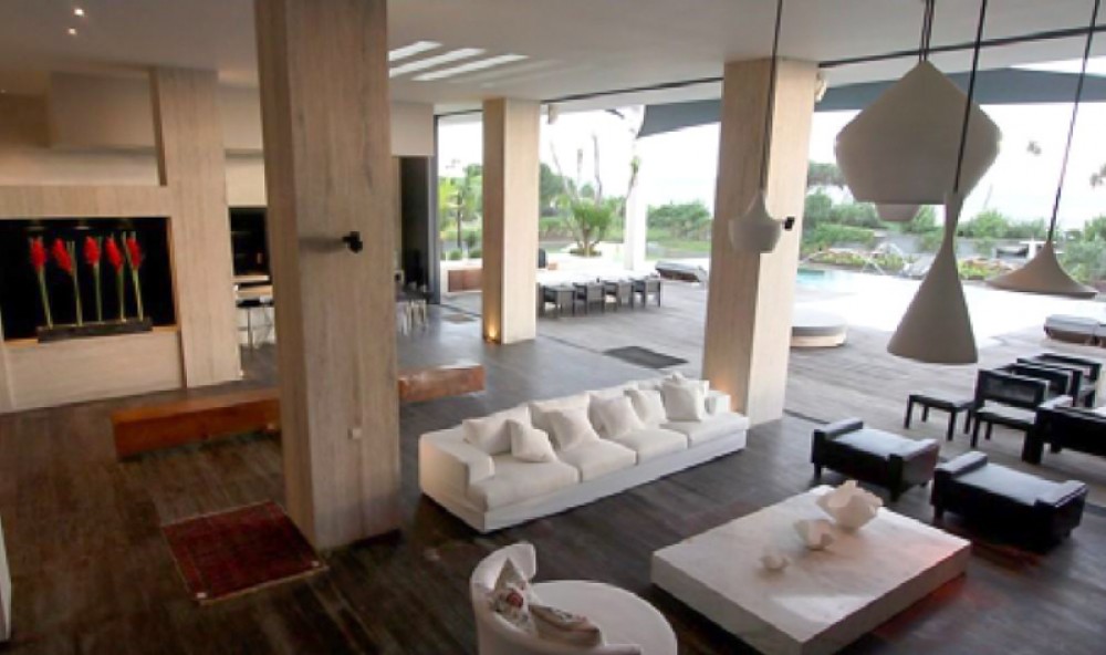 Luxury Freehold Beachfront Villa dijual di Berawa