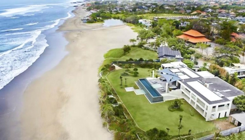 Luxury Freehold Beachfront Villa dijual di Berawa