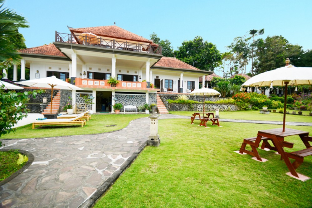 Villa balinaise avec terrain spacieux à vendre à Karangasem
