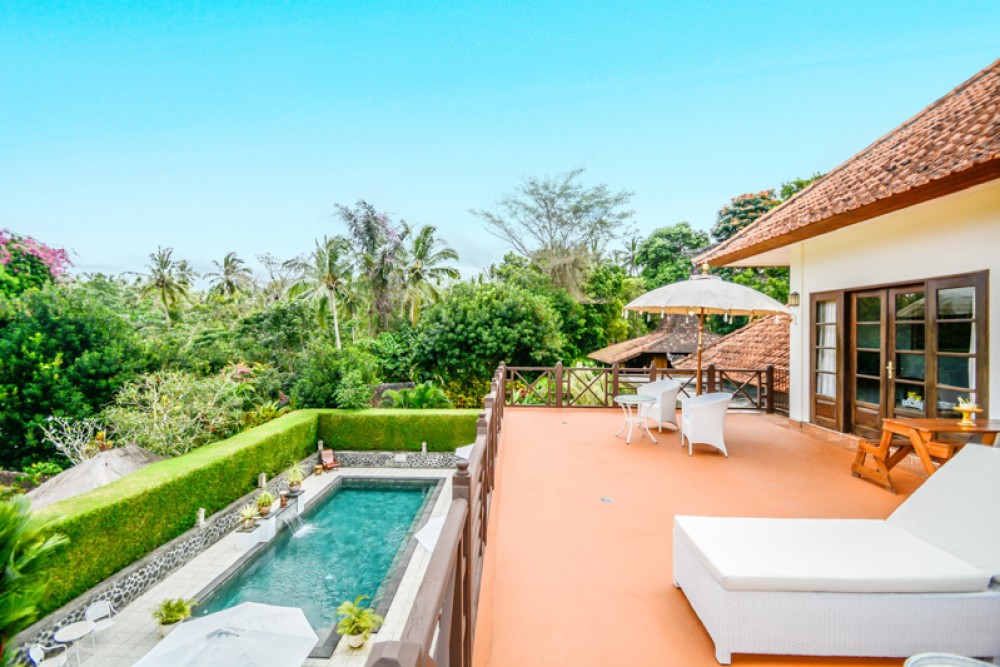 Traditional villa with spacious land for sale in Karangasem