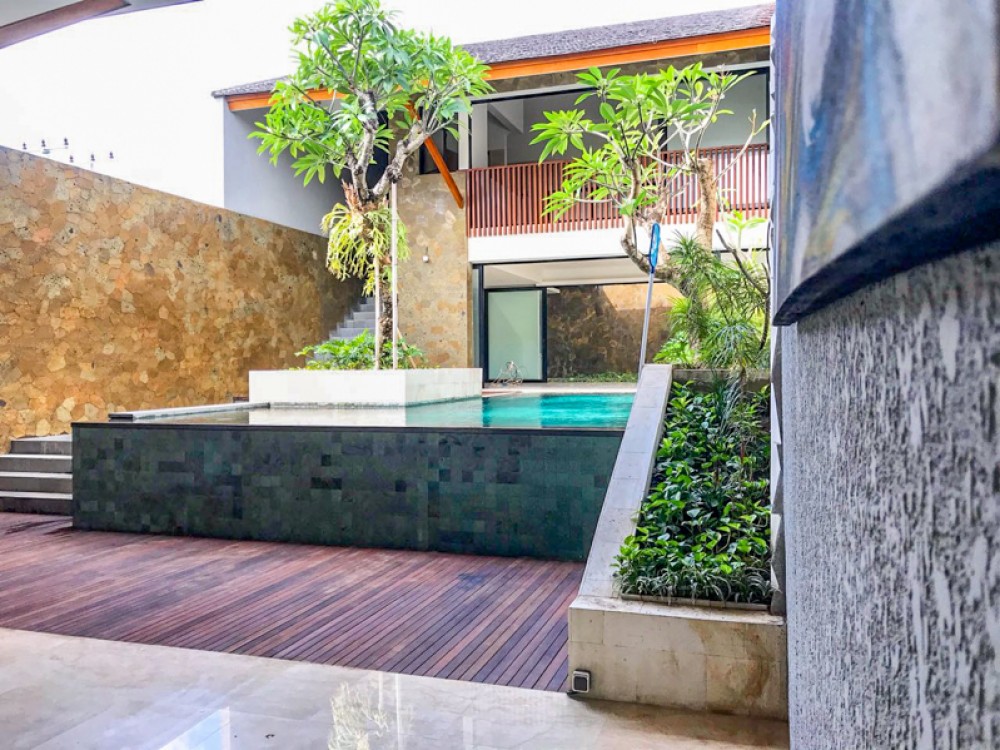 Villa Mewah & Modern Baru untuk Dijual di Umalas