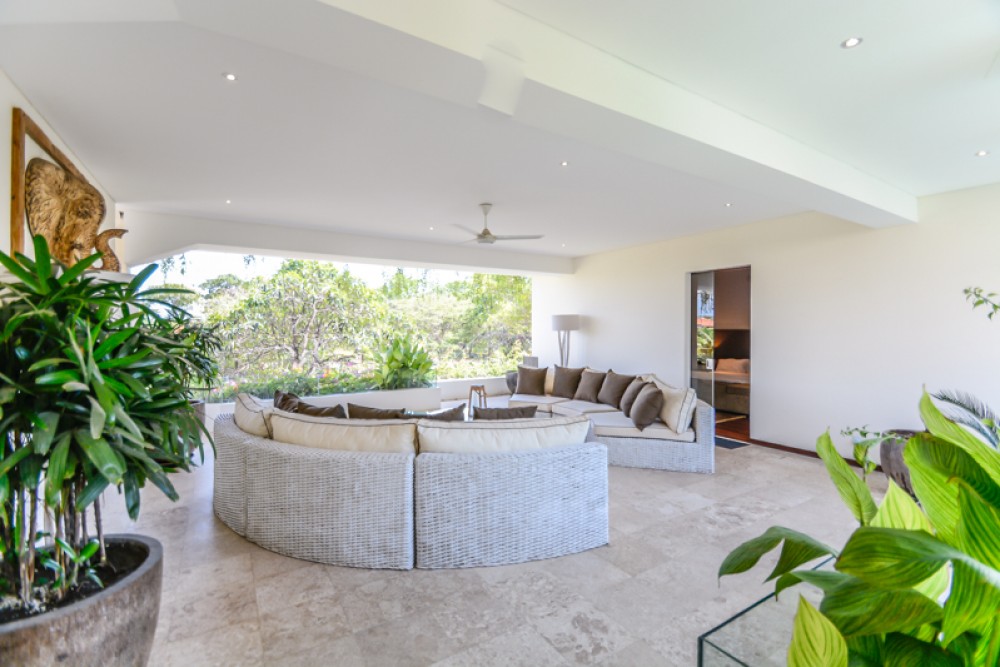 Villa mewah dengan Long Lease dan Walking distance ke Beach Sale di Jimbaran