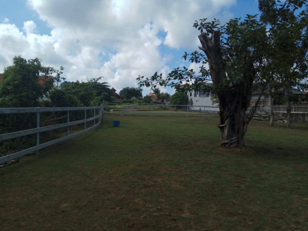 23 Are Leasehold Land in Central Berawa