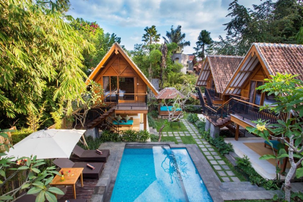 Luxurious Five Bedrooms Freehold Villa for Sale in Canggu