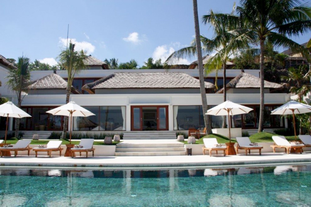 Luxurious Freehold Beachfront Villa for Sale in Candidasa