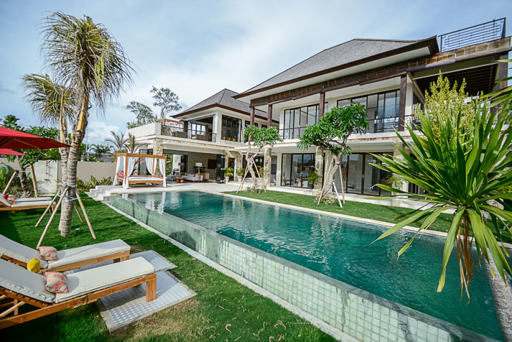 Villa Mewah dengan Pemandangan Laut untuk Dijual di Canggu Villa Mewah dengan Pemandangan Laut untuk Dijual di Canggu