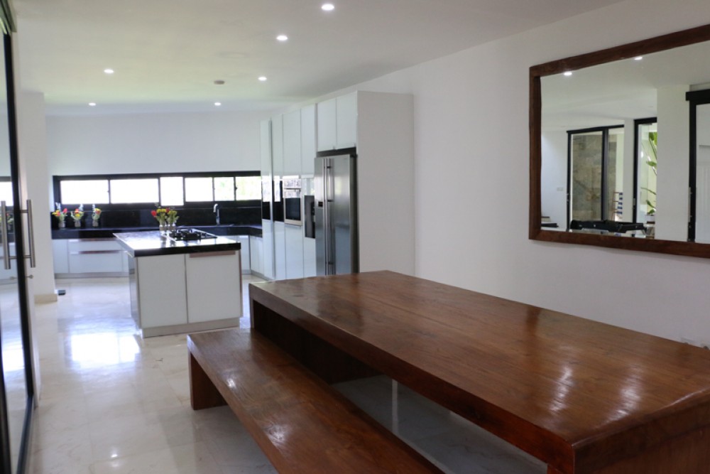 Minimalist Modern Four Level Freehold Villa dijual di Tegal Cupek