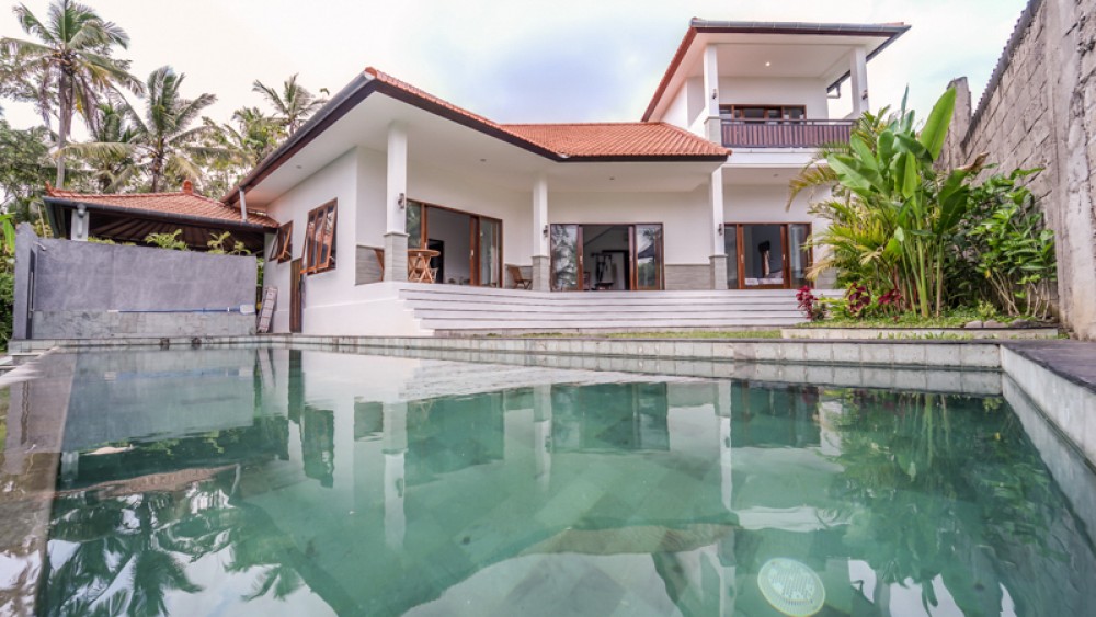 Villa minimaliste moderne avec vue sur la mer à vendre à Jembrana