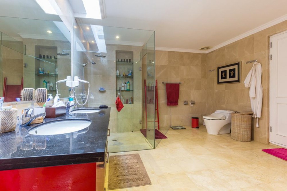Indah Tiga Kamar Tidur Freehold Villa Dijual di Seminyak Indah Tiga Kamar Tidur Freehold Villa Dijual di Seminyak