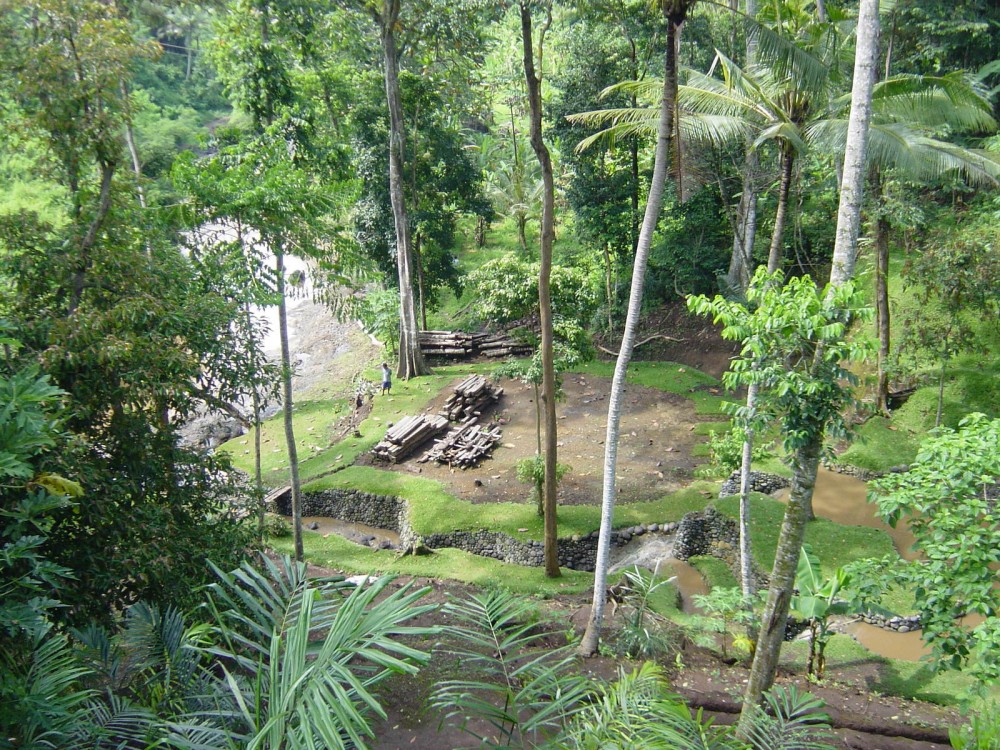 Beau terrain avec vue sur la rivière à vendre à Tabanan