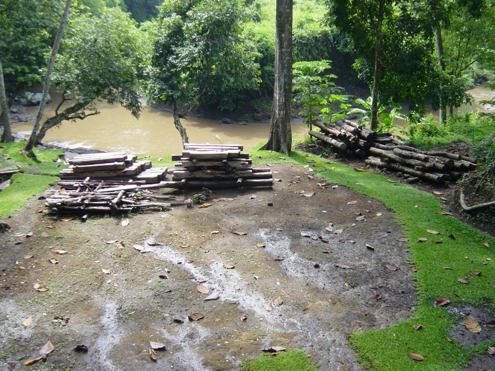 Beau terrain avec vue sur la rivière à vendre à Tabanan