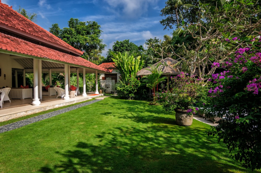 Elegant villa with spacious land for sale in Seminyak