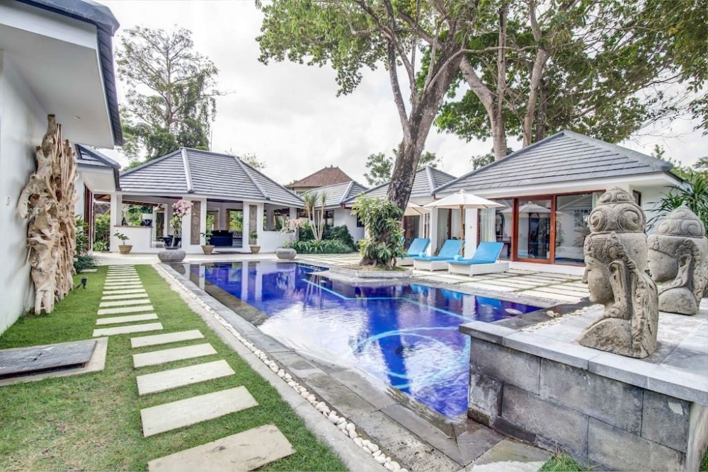 Stunning Four Bedroom Tropical Garden Villa in Umalas