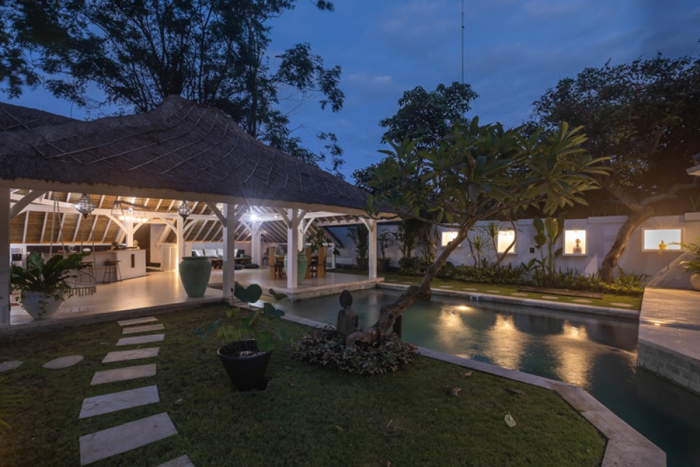 Charming Three Bedrooms Villa Dijual di Canggu