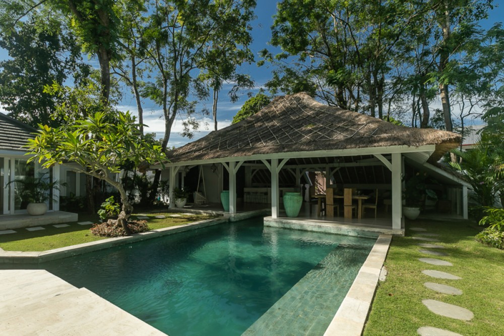 Charming Three Bedrooms Villa Dijual di Canggu