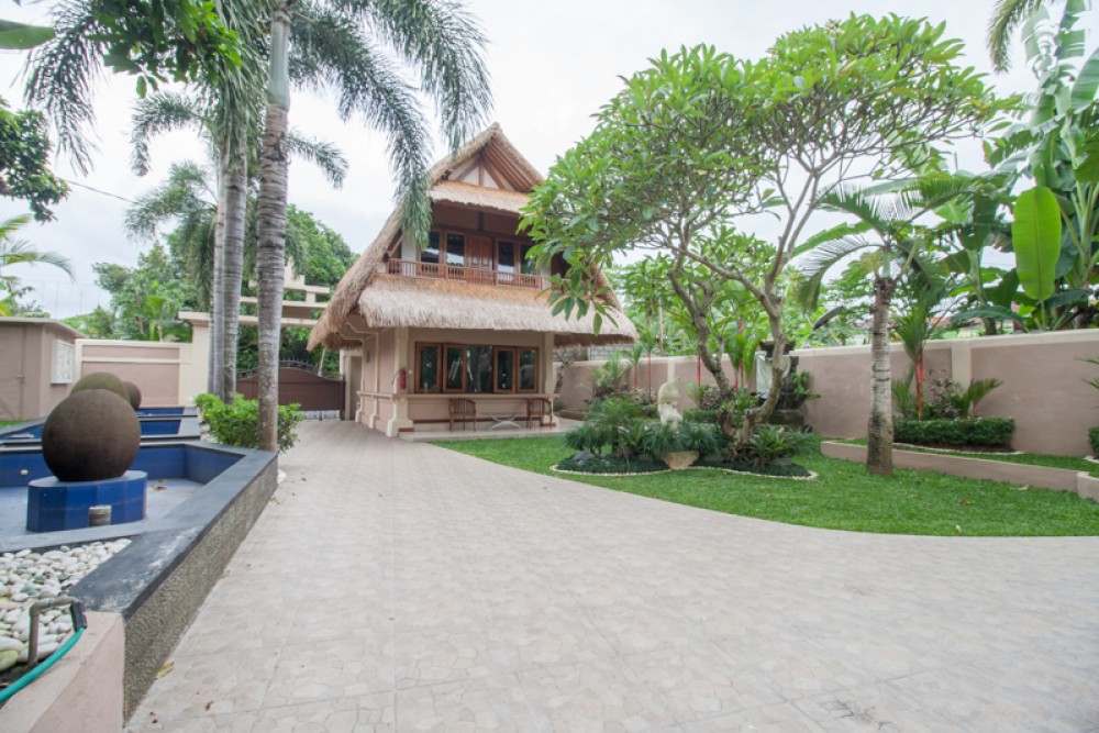 Huge family villa with amazing rice paddies view